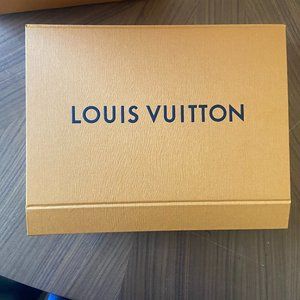 Louis Vuitton Box with magnetic closure